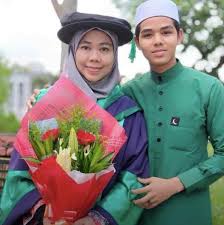 Pendakwah datuk ustazah norhafizah musa ada kongsikan pegangan beliau mengenai jodoh dan merasakan bahawa jodohnya,dr azahar yaakob adalah pilihan istimewa dari allah. Dapat Phd Di Usia 43 Tahun Ustazah Norhafizah Musa Yang Ada 7 Anak Ini Layak Digelar Beauty With Brain Hijabista