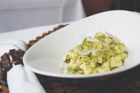 Scopri quello che puoi preparare e scegli dalla lista il tuo piatto. Ricette Con Pistacchi Gnocchi Di Patate Con Pesto Di Pistacchi E Basilico Men S Health Italia