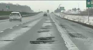 20 de ambulanțe se află la locul accidentului. Autostrada Soarelui Victima Fizicii È™i A Chimiei Cate Feluri De Gropi Au ApÄƒrut