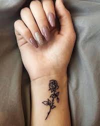 50 Erstaunliche Henna Tattoos Fur Madchen 2018 Cute Simplehenna Tattoodesigns Mehndi Henna Wrist Tattoos For Women Beautiful Small Tattoos Small Tattoos