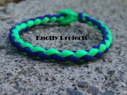 There are loads of ways of braiding lanyards. Braided Paracord Anklet Etsy