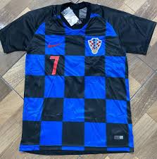 A croácia perdia da itália na copa de 2002, mas na segunda etapa, ivica olic entrou na partida e igualou o placar. Camisa Da Selecao Da Croacia Azul E Preta Rakitic Camisa Masculina Nunca Usado 42301094 Enjoei
