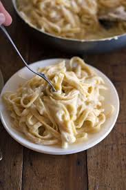 Healthy Fettuccine Alfredo Pinch Of Yum Recipe Healthy Alfredo Sauce Food Healthy