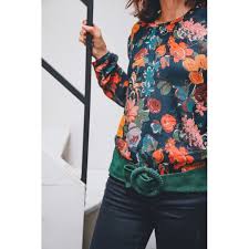 Augmentez le charme de vos tenues en jean avec cette ceinture en cuir large pour femme et sa finition au motif floral qui apporte plus d'élégance et de style à votre look. Ceinture Large En Croute De Cuir Toucher Doux 5 Coloris Au Choix