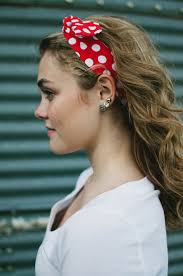 Besides showcasing varying hairstyles, the pictures also capture the changing fashions of the time period. Buy 1950s Headband Hairstyle With A Reserve Price Up To 68 Off