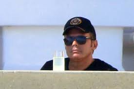 2021 as his career skyrockets, luis miguel struggles with his family life amidst a string of betrayals, heartbreaking revelations and a crushing loss. Luis Miguel S Mother Is Alive In Argentina And Her Son Visits Her According To A Former Director Of Mexico S Interpol Teller Report