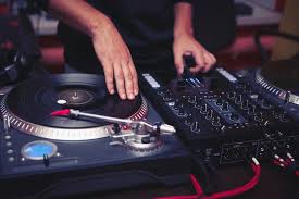 Ada beberapa lagu yang saya pakai untuk cek sound bass dan low dan mid hing , dan adajuga musik yang langung menonjolkan semua karakter dile download tetapi langsung dari ungahan youtube dan kapan saja anda mau cek sound bisa masuk ke website hazamusik.com. Ramai Pertanyaan Hukum Cover Lagu Di Youtube Ini Kata Pengamat Musik Halaman All Kompas Com