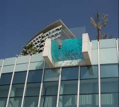 4 Incredible Hanging Hotel Pools Amusing Planet Balcony Pool Hotel Swimming Pool Cool Pools