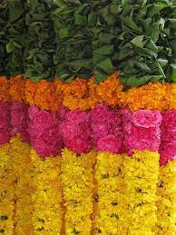 India Colours Of India Flower Garlands For Sale 1 Indian Flowers Flower Garlands Flower Decorations
