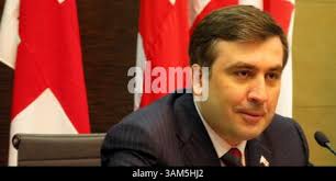 KRT WELT NEWS GESCHICHTE TRÄGE: BAHAMAS- ESCAPEDSLAVES KRT FOTO VON NURI  VALLBONA/MIAMI HERALD (South Florida Sun-Sentinel Out) (Mai 10) William  'Scrap Iron' Colbrooke zerreißt Palmwedel, damit er einen Korb außerhalb  der Chickee-Hütte