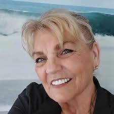 Dani Smith's Instagram, Twitter & Facebook