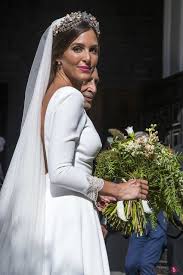 It is located 945 kilometres (587 mi) south of the national capital of santiago, 105 kilometres (65 mi). Rocio Osorno Vestida De Novia Boda De Rocio Osorno Y Coco Robatto En Sevilla Foto En Bekia Actualidad