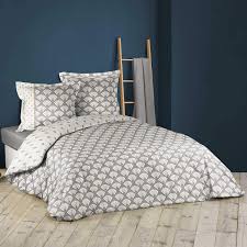 Tissage de fils fins à densité élevée procurant du linge de lit de qualité durable et ultradouce.le mélange coton/lyocell absorbe et évacue l'humidité corporelle et assure un sommeil au sec.inclus : Housse De Couette Art Deco Chic Gris Clair 240x260cm Coton J K Markets