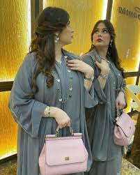 40 K Mentions J Aime 1 179 Commentaires Roaa رؤى الصبان Alsabban Roaa Alsabban Sur Instagram لا تنسون تمرون تشوفون مجموعاتي في بوت Fashion Abaya Saree