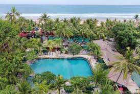Pullman bali legian beach, fourteen roses beach hotel ve alamkulkul boutique resort, legian beach yakınlarında gezginlerin konaklamak istediği en popüler otellerden bazıları. Legian Beach Hotel Hotel Legian 1 2 Fly At