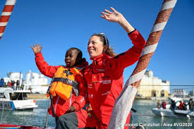 Épreuve majeure du circuit imoca , elle est courue en solitaire, sans assistance et sans escale, à bord de monocoques. Lion Hearted Sam Davies Completes Solo Vendee Globe Route Outside The Race