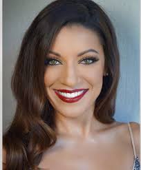 Since I definitely didn't wake up like this, thanking god for my angel  @saratalias who I swear is a magician with makeup! 💄❤️