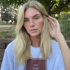 Ashley Leann's Instagram, Twitter & Facebook