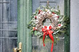 Du suchst ein kleines, selbst gemachtes geschenk aus naturmaterialien zum verschenken?aus rotem hartriegel, efeuranken, silberherz, sternen und zapfen. Turkranz Zu Weihnachten Selber Machen So Einfach Geht S Liebenswert Magazin