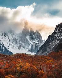 Desfrute da vista da cordilheira dos andes e de enormes vulcões. Cerro Torre Patagonia Argentina Chile Adventure Travel Epic Journey Nature Images