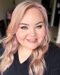 Amanda Merrell's Instagram, Twitter & Facebook