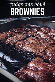 Fudgy One Bowl Brownies 4 9 Bowl Brownies Fudgy En 2020 Amuse Gueules Pour Reception Recettes De Cuisine Nourriture