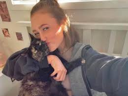 She adores the kisses from her mamma!🤗