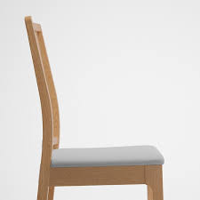 Kayu berukir halus pada tempat pemegang. Ekedalen Kerusi Kayu Oak Orrsta Kelabu Muda Ikea