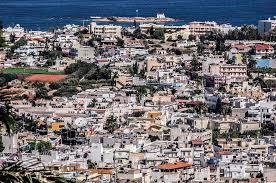 Malia heeft één van de langste zandstranden van kreta, het begint ten westen van malia, bij de badplaats stalis en strekt zich uit tot. Tourist Info Fur Die Insel Kreta Griechenland Malia Stadt