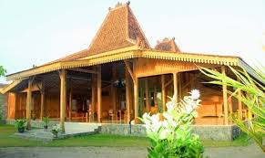 Atap pada rumah adat joglo ini berupa atap. Rumah Adat Jawa Timur Akulturasi 3 Agama Islam Hindu Dan Budha