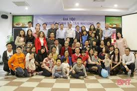 Có hai con gái đầu lòng, ông không hài lòng mà muốn vợ đẻ thêm con trai. Ä'áº¡o Diá»…n Phim Vá» Nha Ä'i Con Ha TÄ©nh La Má»™t Pháº§n Mau Thá»‹t
