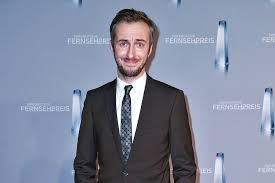 Seit anfang november ist das „zdf magazin royale von jan böhmermann im hauptprogramm des. Merkel Approves Turkish Request To Investigate German Comedian Wsj