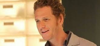 Oliver Wells's Instagram, Twitter & Facebook