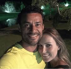 O jogador fred guedes, do fluminense, terá uma casa de praia na bahia para chamar de sua. Jogador Fred Faz Brincadeira Com Esposa E Se Arrepende