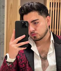 Julio Haro: Su Impactante Debut y Estilo Único