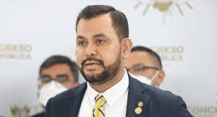 Israel Arriola's Instagram, Twitter & Facebook