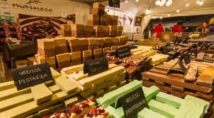 Er bringt ihr das laufen bei. Die Chocolart 2018 Mehr Als Nur Suss Kupferblau Campusmagazin Tubingen