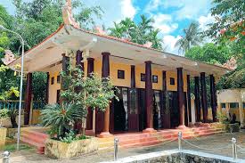 Mộ nhà thơ Phan Văn Trị