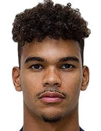 Dari Griffin's Instagram, Twitter & Facebook