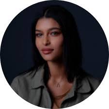 Arielle Etheridge's Instagram, Twitter & Facebook