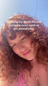 Julia Abrams's Instagram, Twitter & Facebook