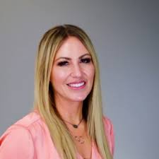 Serena Everett's Instagram, Twitter & Facebook