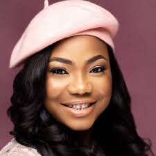 ON MERCY CHINWO'S CASE!!! Hey guys I'm here this afternoon to ask us or let  me say to ask Mercy Chinwo's former record label colleagues some important  question 🙋 I know that