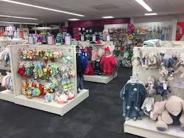 Les Travaux Sont Finis Decouvrez Le Magasin Autour De Bebe Longueau Avec Le Nouveau Concept Nouvelles Coul Autour De Bebe Magasin Enfant Amenagement Magasin