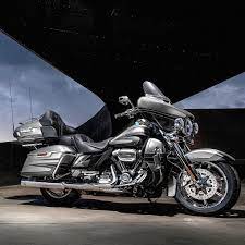 Harley Davidson Cvo Limited Supra Sumo Da Exclusividade Marca Americana Apresenta A Roadster E O Harley Davidson Cvo Touring Motorcycles Harley Davidson Bikes