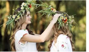 El solsticio de verano tiene que ver con ciertas posiciones en la órbita de la tierra en torno al sol. Pimentelstore Midsommar Descubre El Verano Al Estilo Sueco Descubre Como Celebrar El Midsommar Una De Las Festivid Estilo Sueco Corona Floral Verano