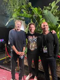 They let Tony bring his skateboard in 😂 Excited for The Oscars tonight!!