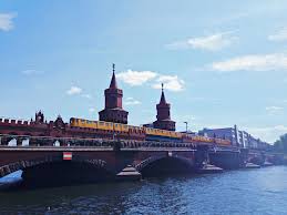 Kleidermarkt garage in ahornstraße 2, tiergarten in der kategorie mode hat am montag 8 stunden geöffnet und öffnet normalerweise um 11:00 und schließt um 19:00. Berlin Guide For Newbies Berlin Germany B