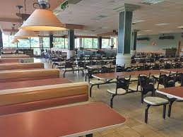 Some of the eateries are georgian dining room, the last class bar and grill, pizza and subway, burn on the run and twi tim hortons. Dining Georgian College
