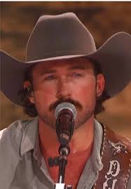 It’s hard to see all that when you’re drivin’ by… #RileyGreen #countrymusic